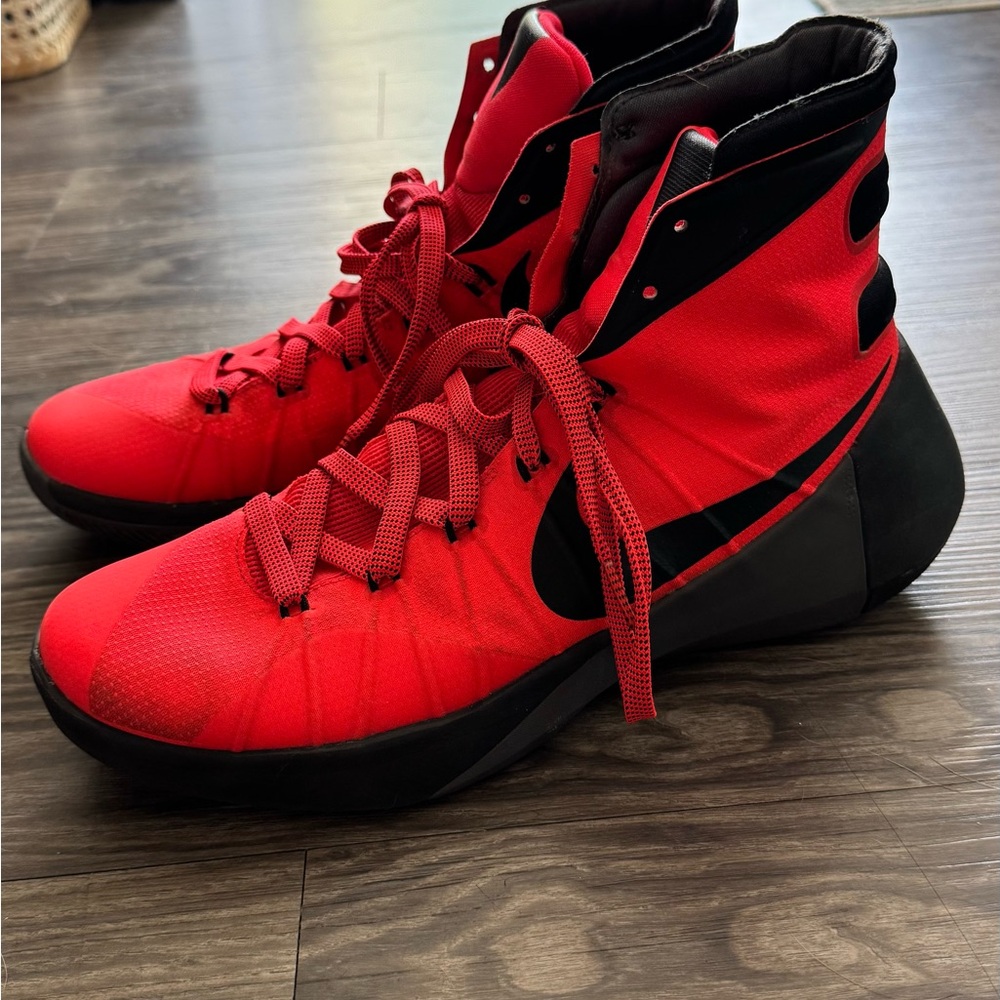 Nike Men's Bold Red and Black Athletic High-Tops